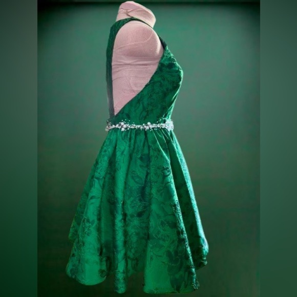 Alice + Olivia Tevin mini dress goes classic damask! Sz 8 - Picture 2 of 5